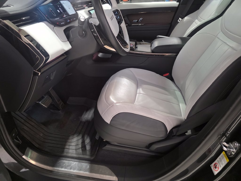 Certified 2024 Land Rover Range Rover Sport Dynamic SE AWD/4WD image 21