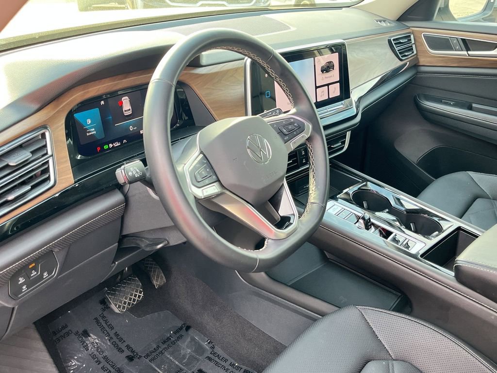 Used 2025 Volkswagen Atlas SE image 15