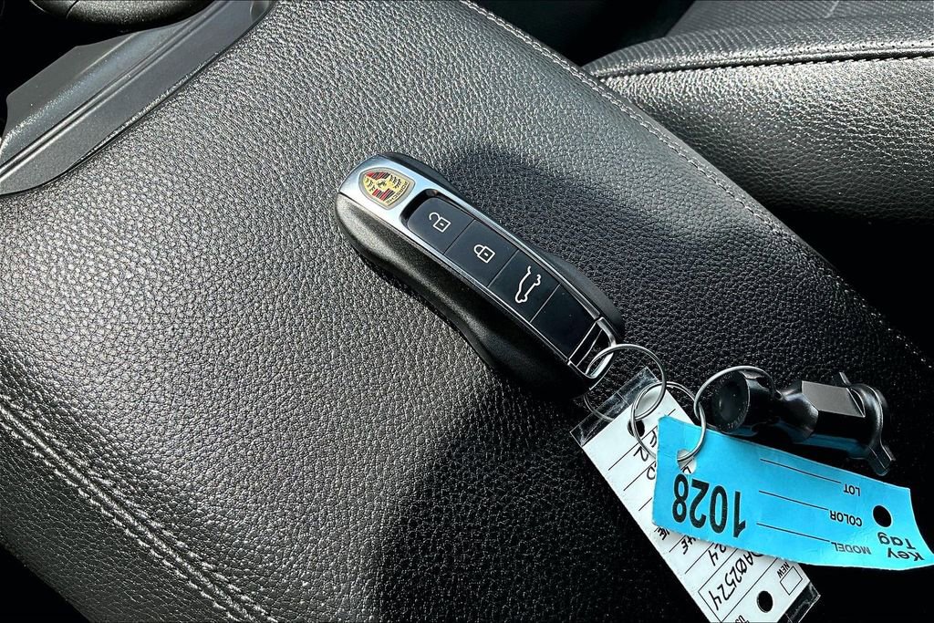 Used 2024 Porsche Cayenne image 14