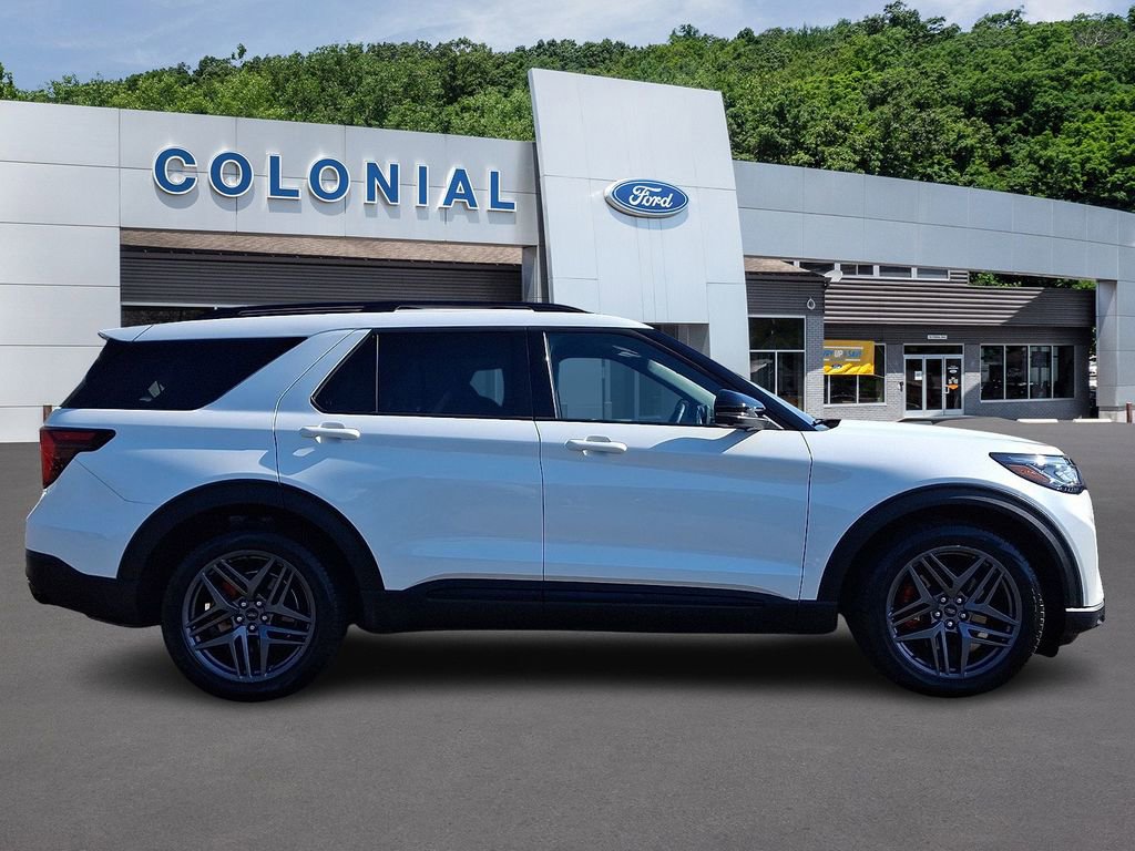 Certified 2025 Ford Explorer ST AWD/4WD image 7