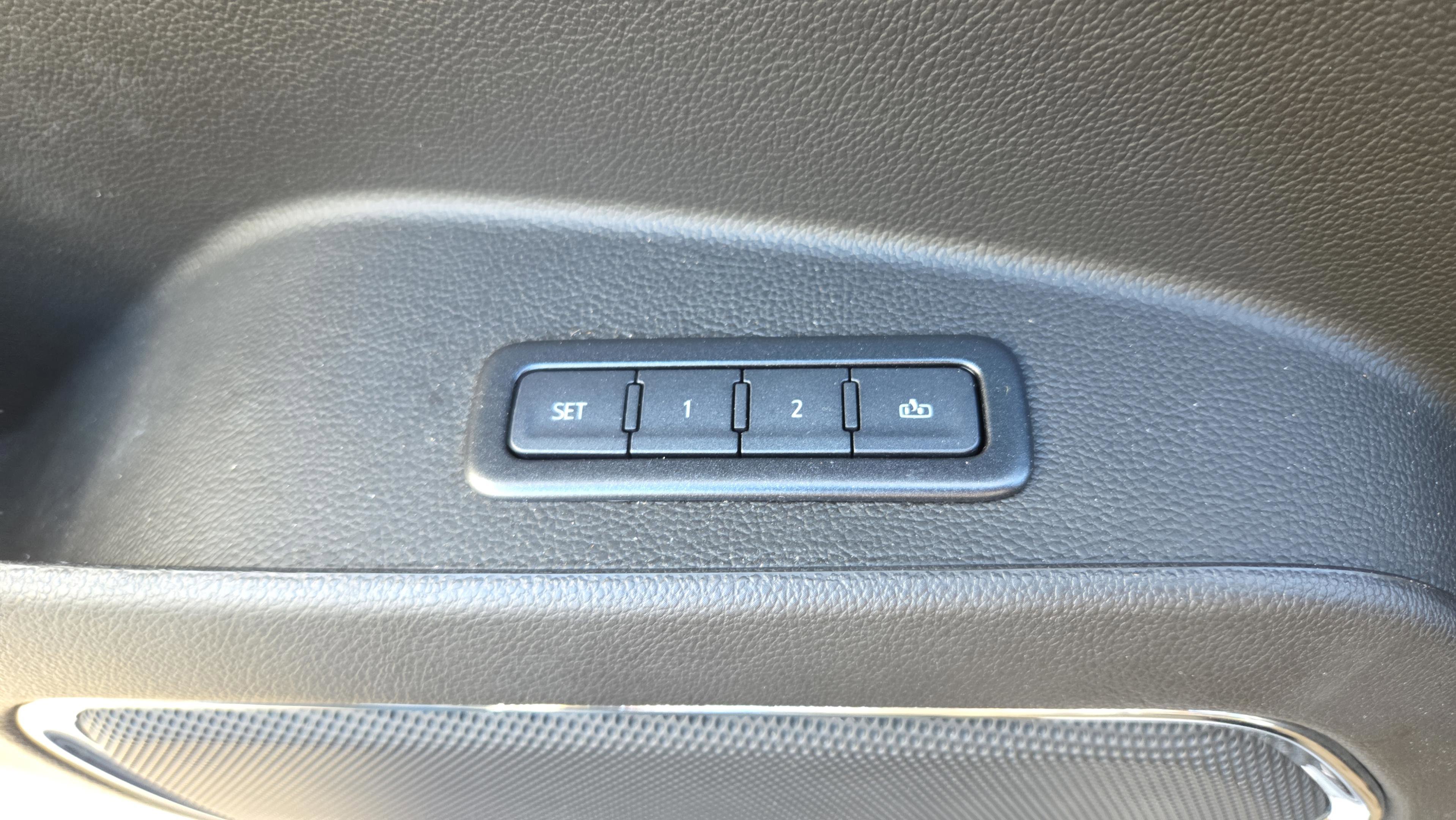 Used 2020 Chevrolet Tahoe Premier w/ RST Edition image 33