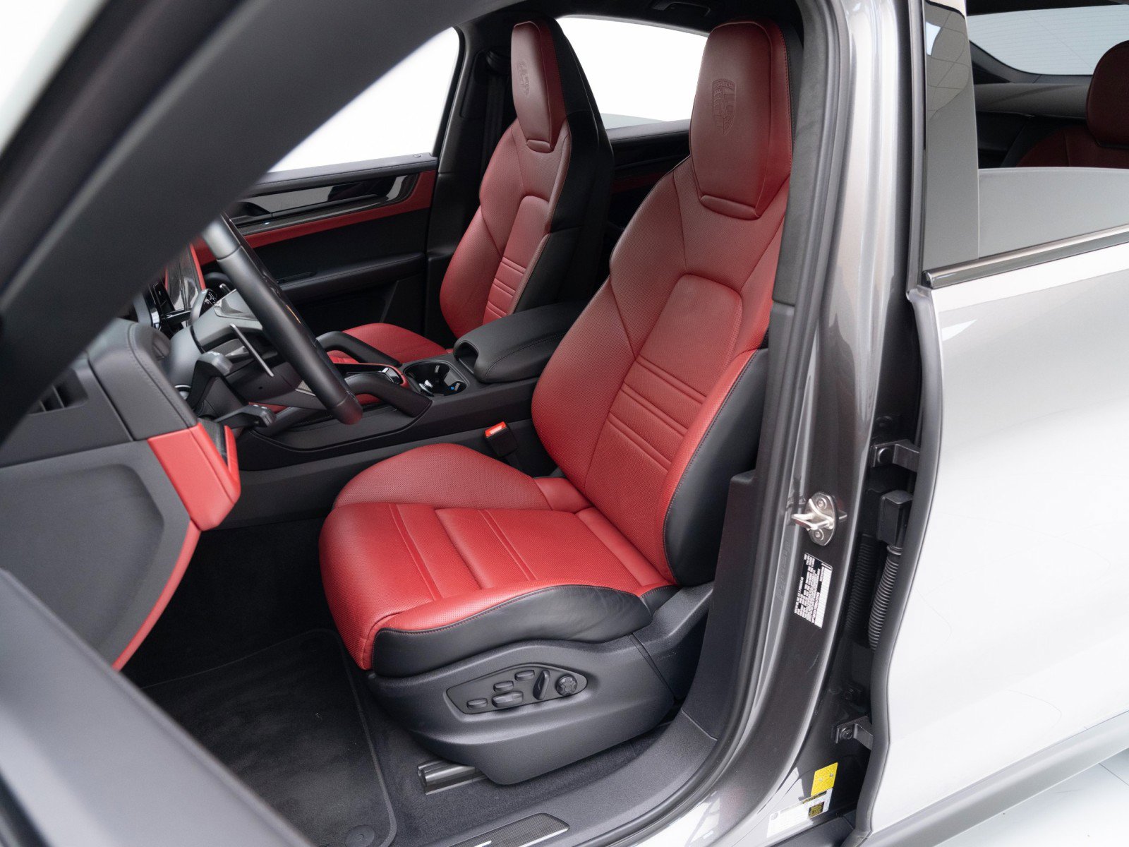 Certified 2024 Porsche Cayenne Turbo GT image 5