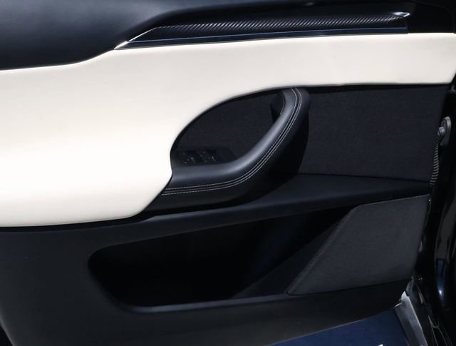 Used 2022 Tesla Model X Plaid image 17