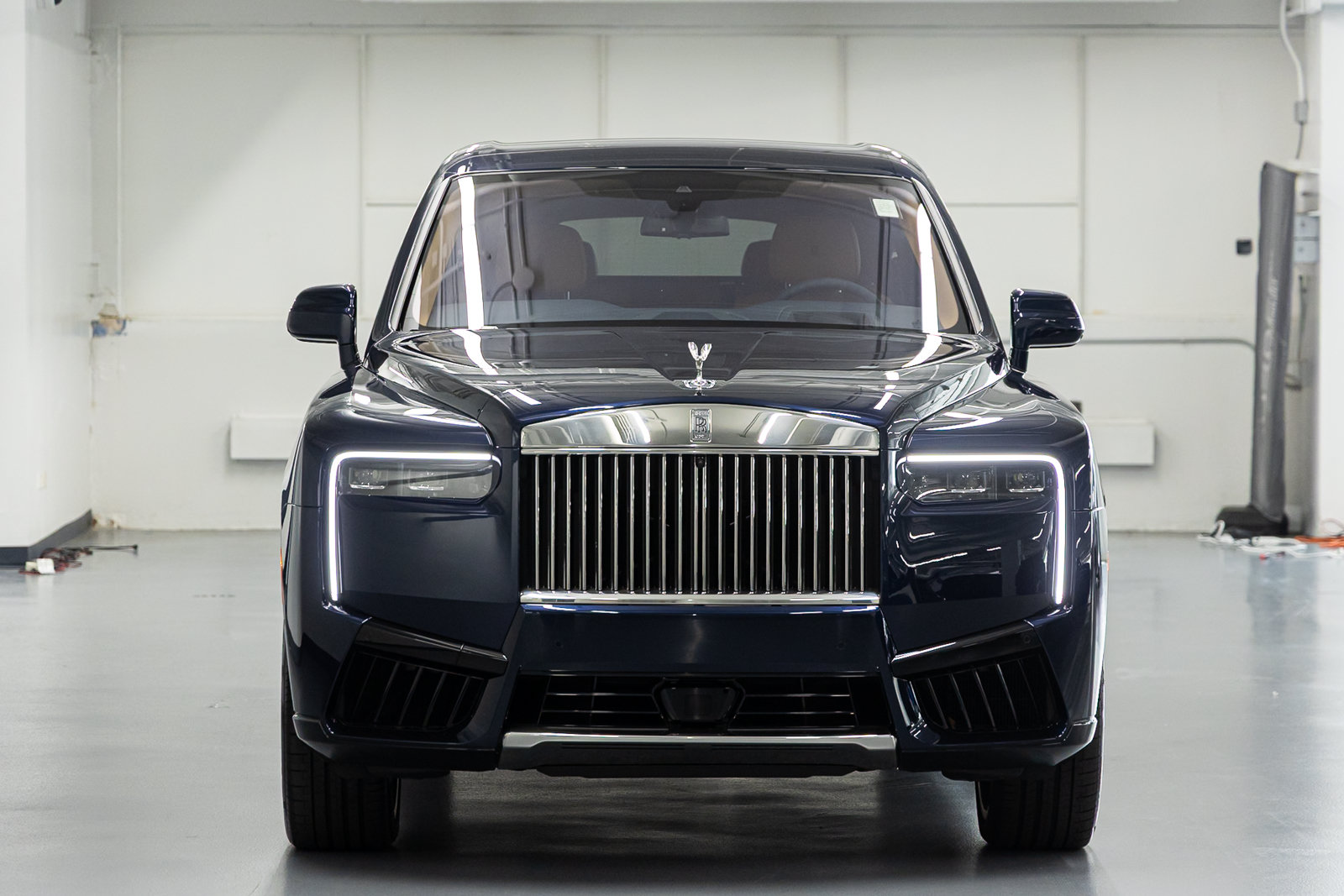 Certified 2025 Rolls-Royce Cullinan AWD/4WD image 8