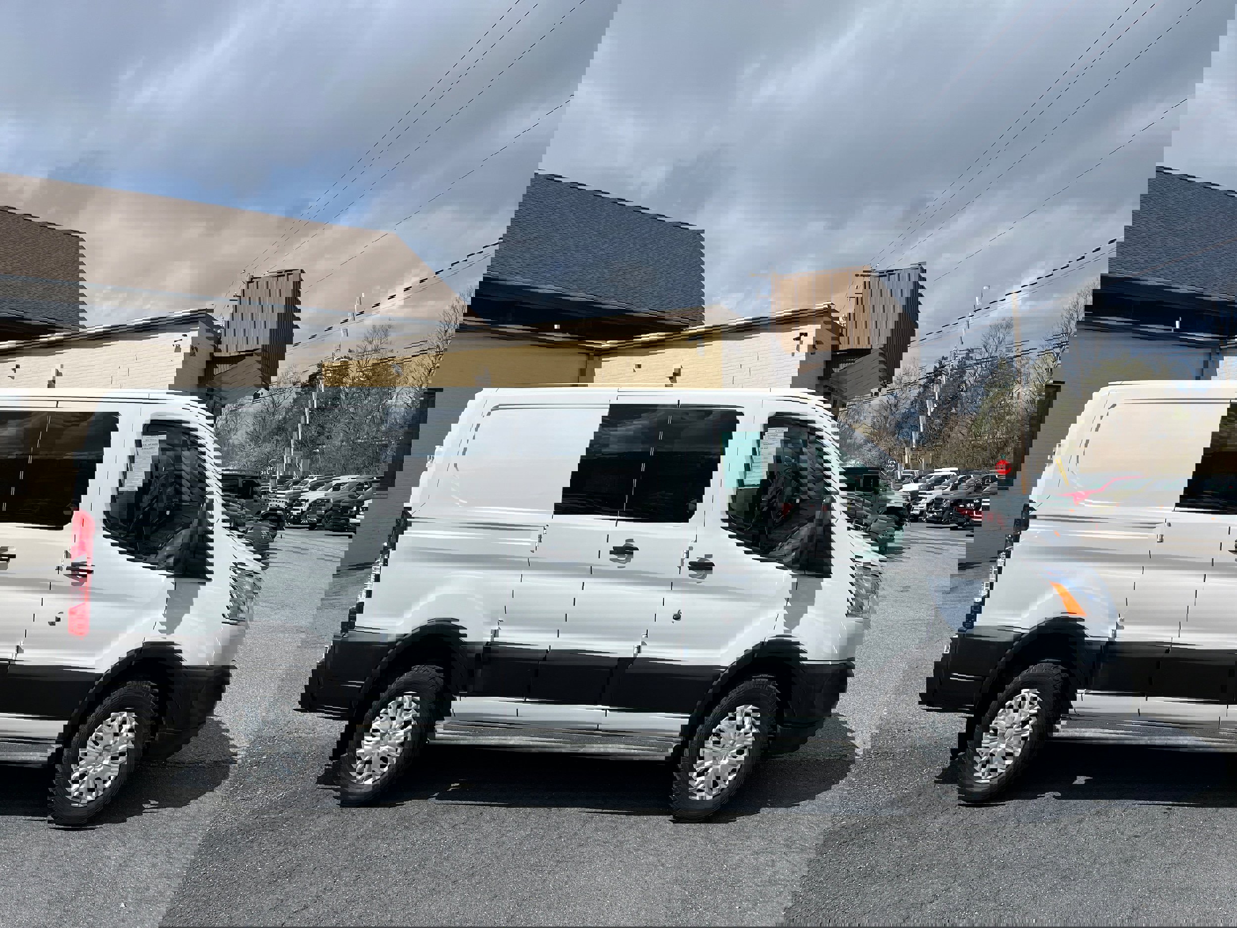 Used 2019 Ford Transit 250 130 Low Roof w/ Exterior Upgrade Package image 4