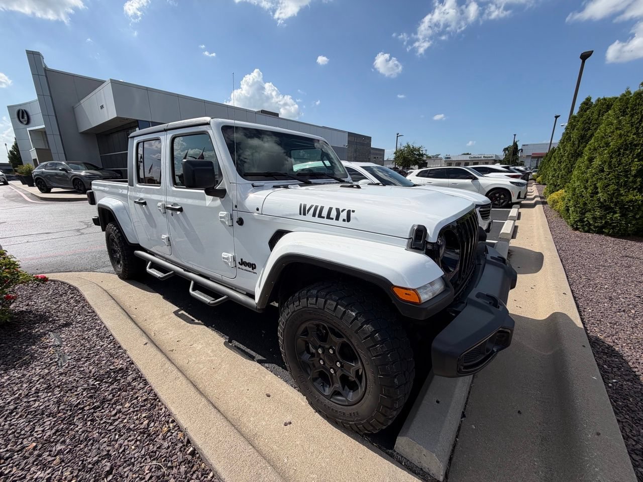 Used 2023 Jeep Gladiator Sport AWD/4WD image 3