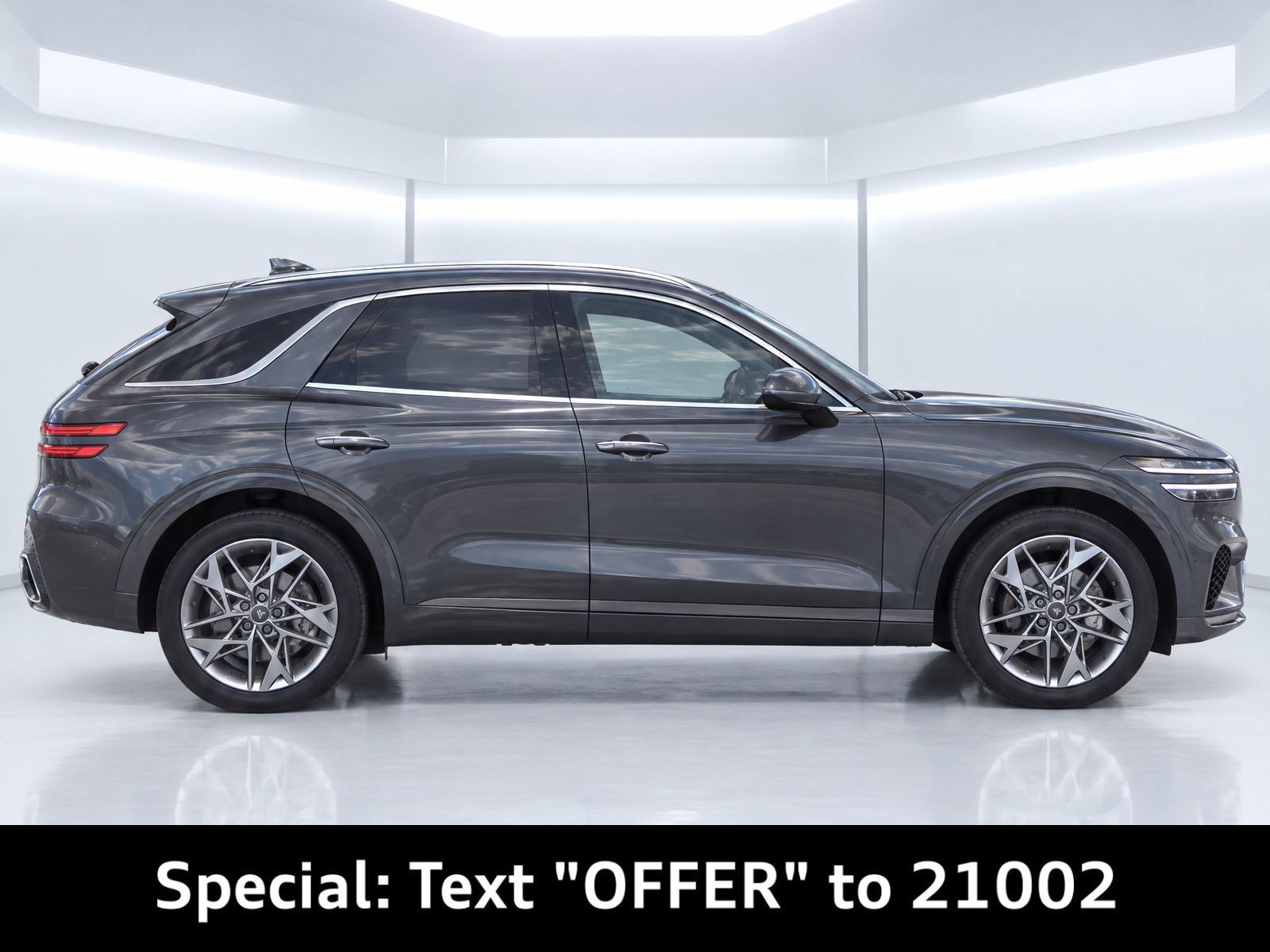 Used 2025 Genesis GV70 2.5T AWD/4WD image 3