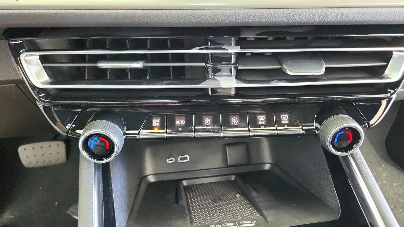 New 2027 Chevrolet Traverse LT w/ Midnight/Sport Edition FWD image 22