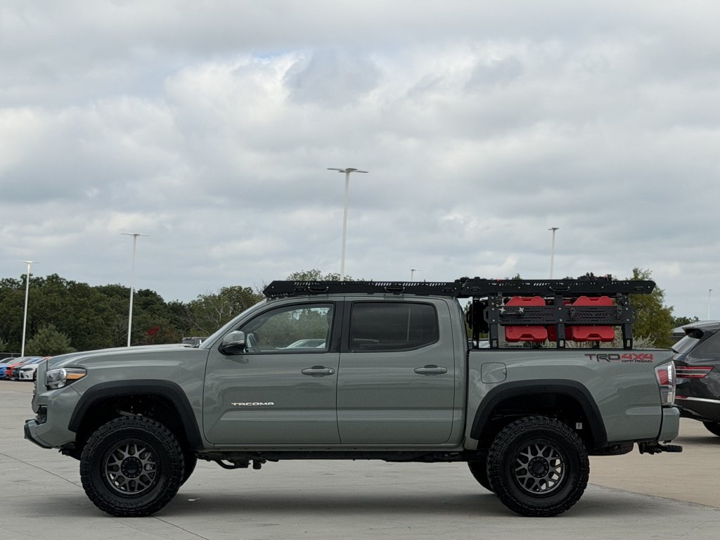 Used 2022 Toyota Tacoma TRD Off-Road w/ TRD Premium Off Road Package AWD/4WD image 3