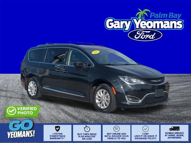 Used 2019 Chrysler Pacifica Touring-L FWD image 1