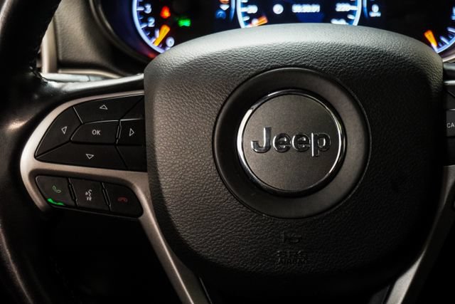 Used 2022 Jeep Grand Cherokee Laredo E w/ Security & Convenience Group RWD image 16