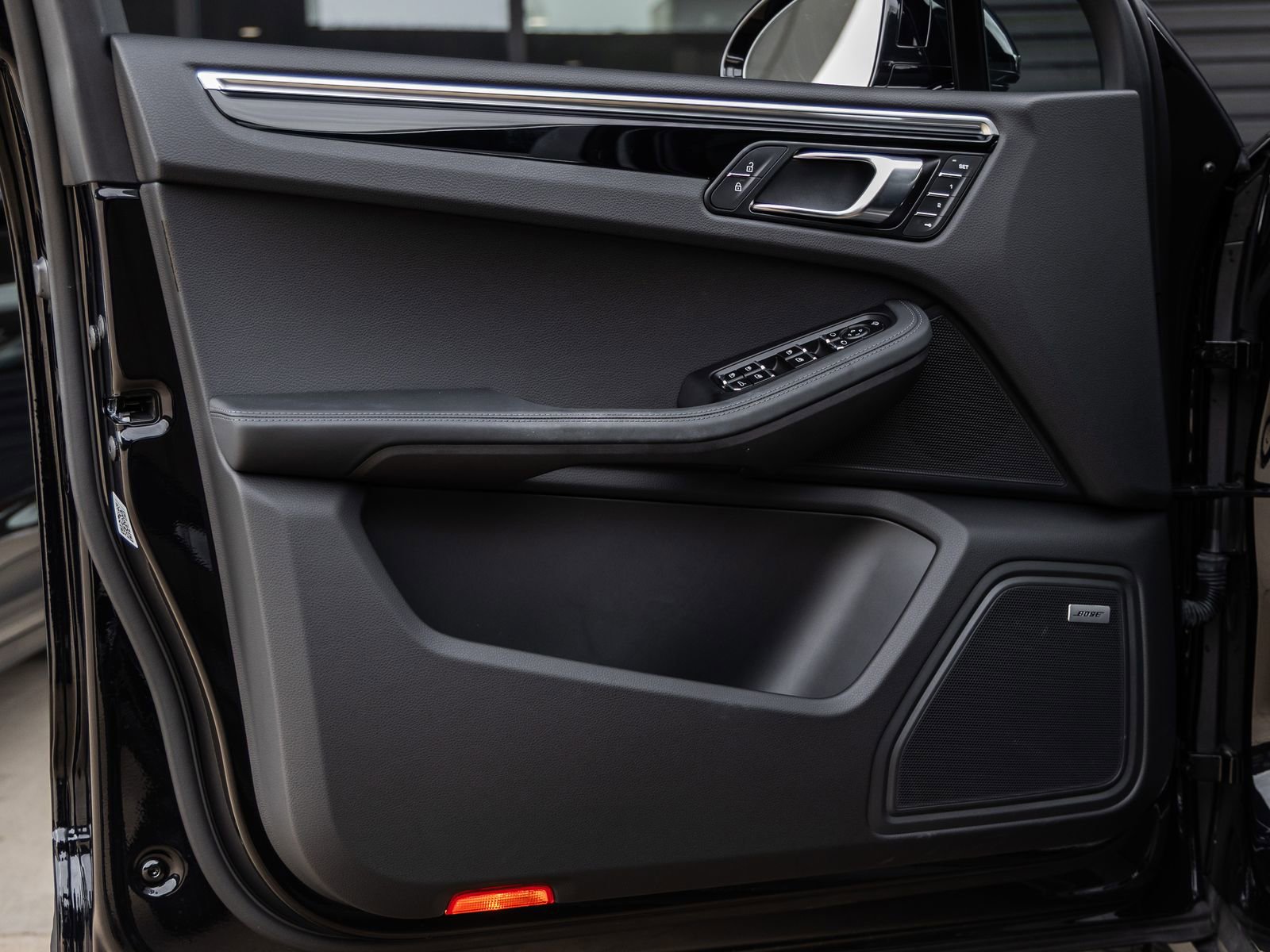 Certified 2022 Porsche Macan S image 23