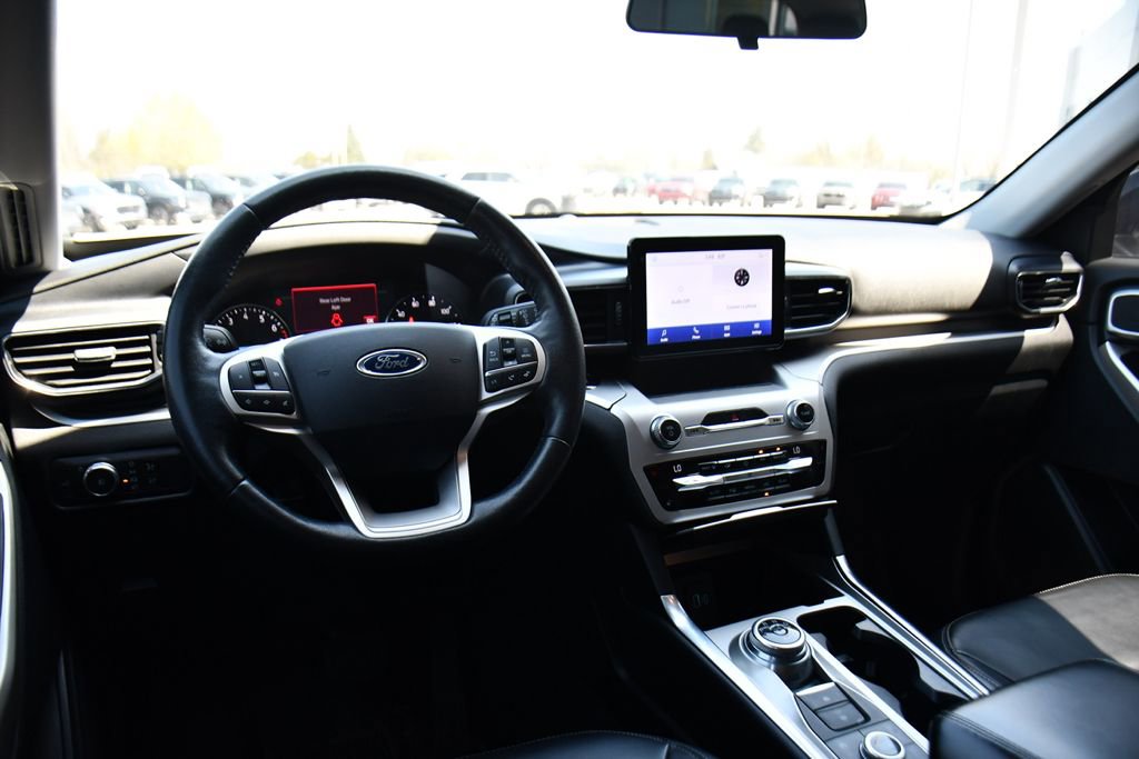 Used 2021 Ford Explorer XLT w/ Equipment Group 202A AWD/4WD image 12