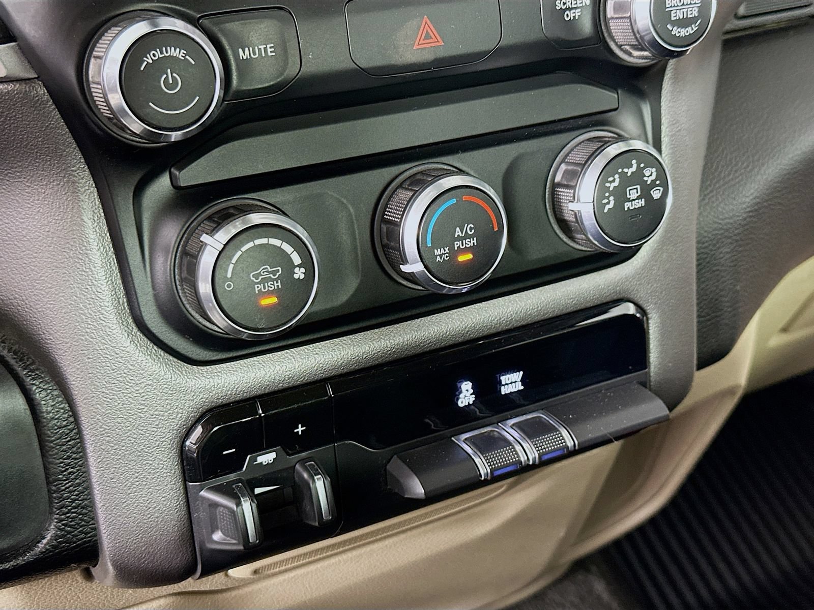 Used 2020 RAM 1500 Big Horn AWD/4WD image 19