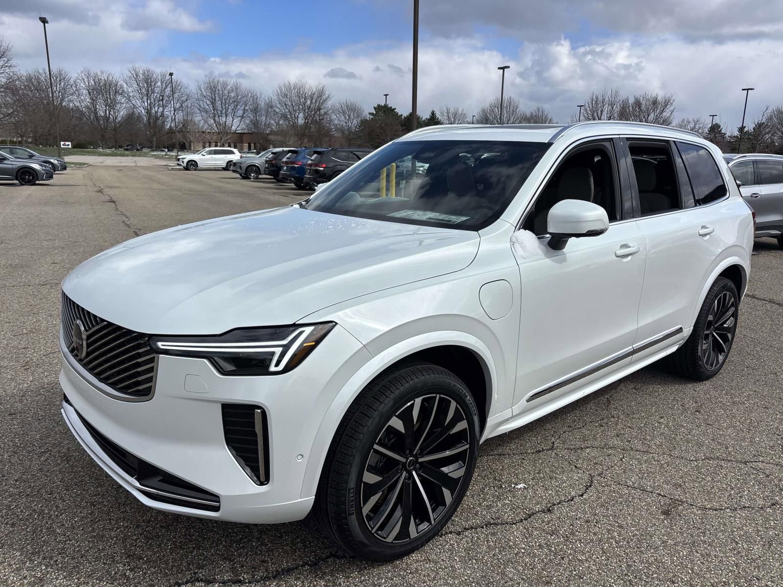 New 2026 Volvo XC90 T8 Plus w/ Protection Package Premier