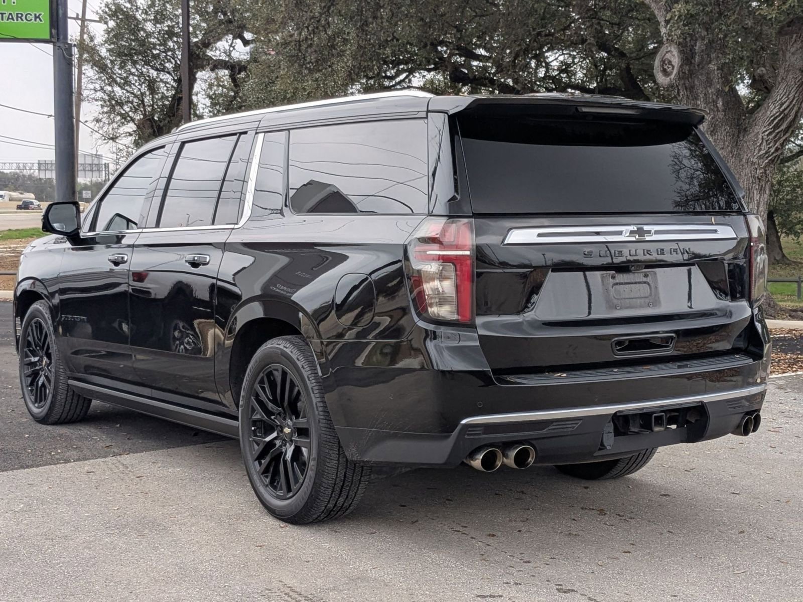 Used 2023 Chevrolet Suburban High Country w/ Advanced Technology Package image 5