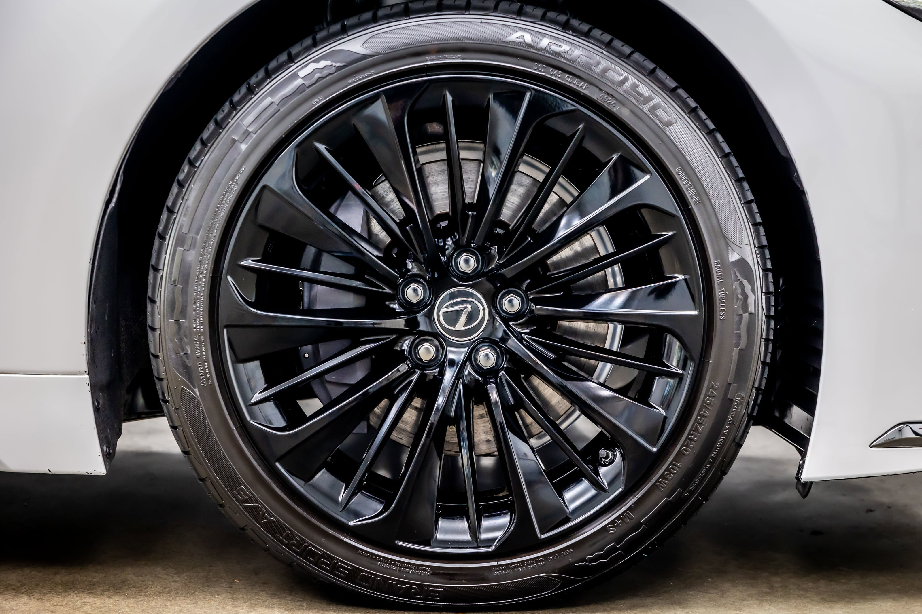 Used 2021 Lexus LS 500 w/ Accessory Package (Z2) RWD image 36