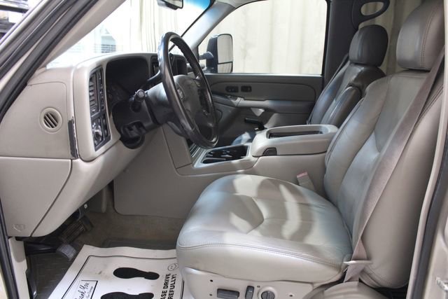 Used 2007 GMC Sierra 2500 SLT w/ Heavy-Duty Power Package image 16