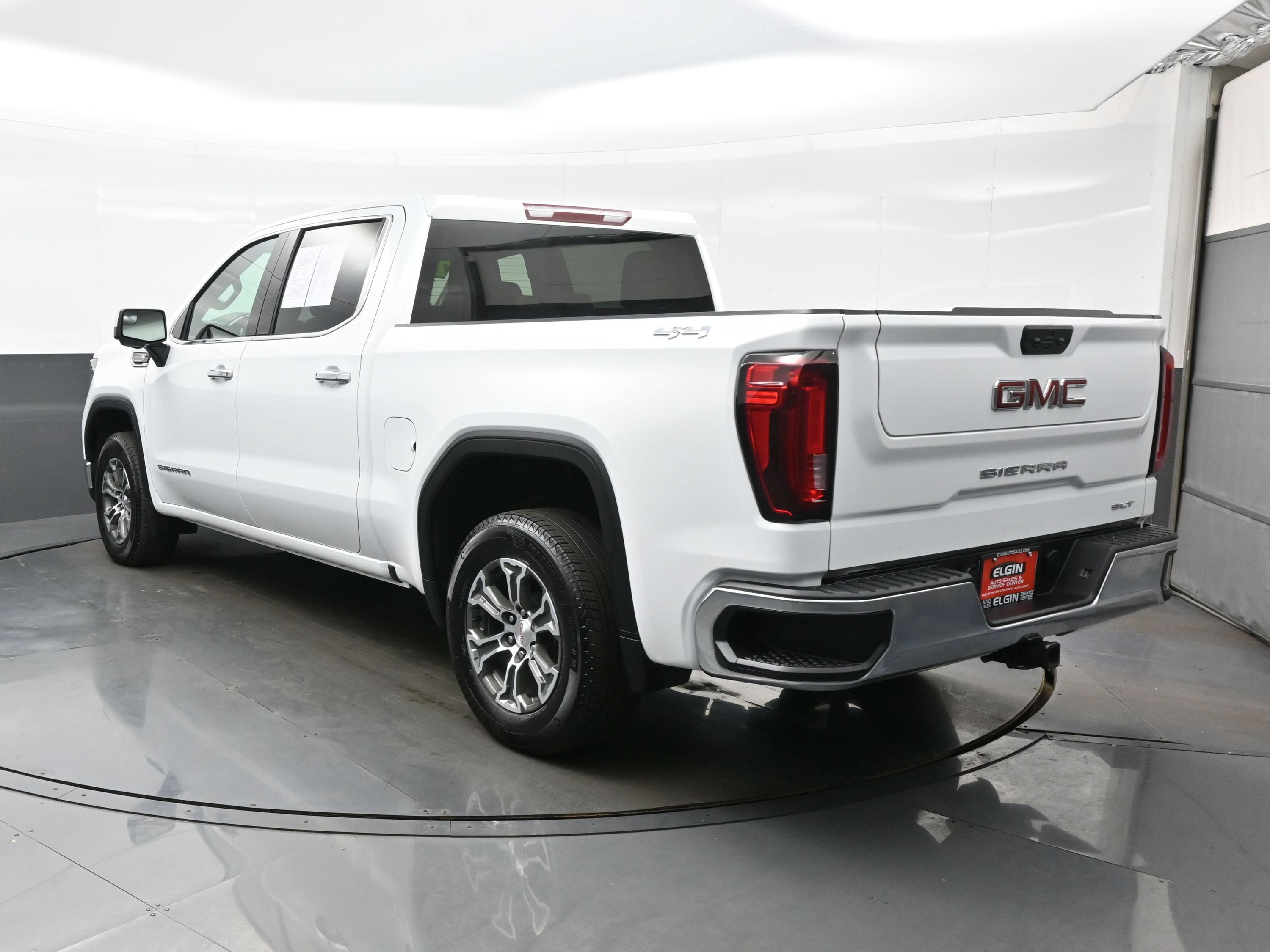 Used 2025 GMC Sierra 1500 SLT AWD/4WD image 4