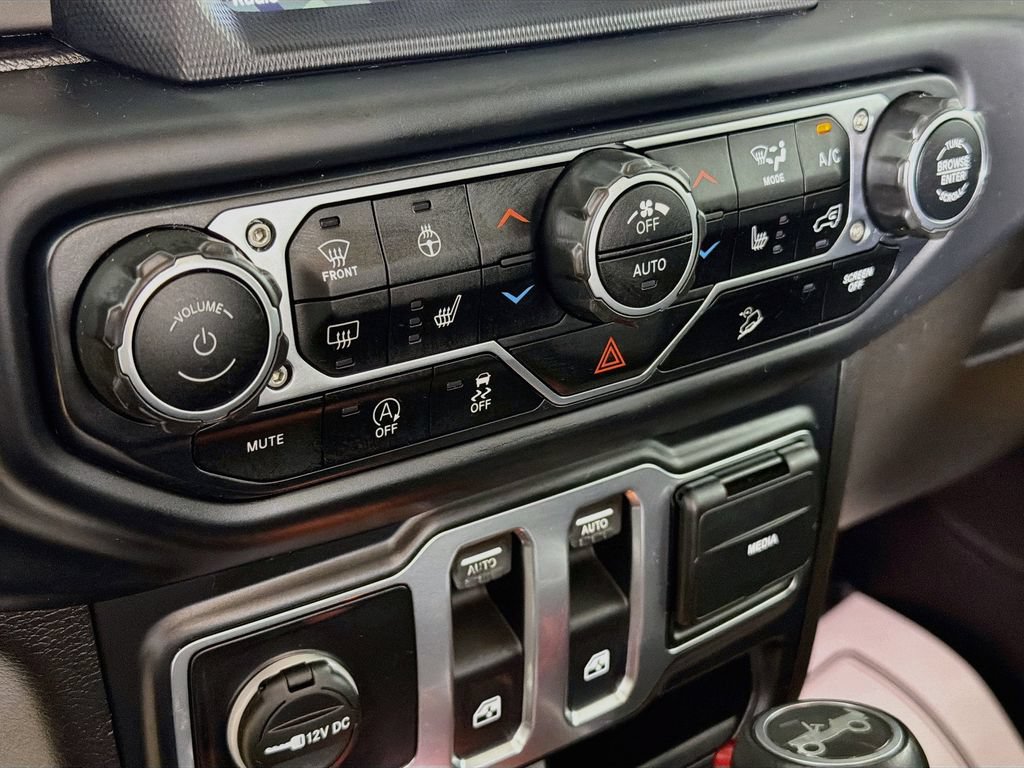 Used 2019 Jeep Wrangler Rubicon w/ Uconnect 4C Nav & Sound Group AWD/4WD image 16