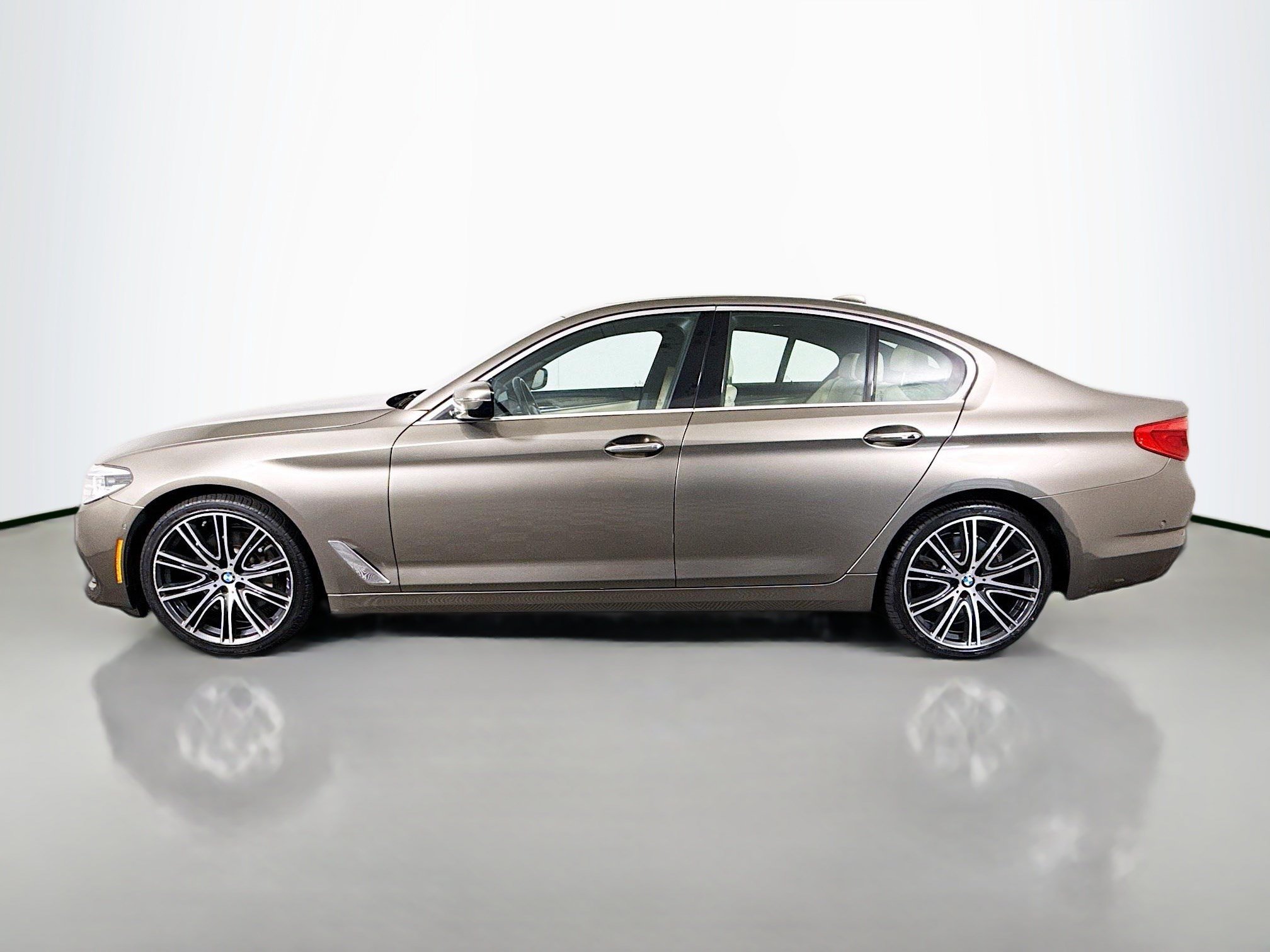 Used 2017 BMW 540i RWD image 6