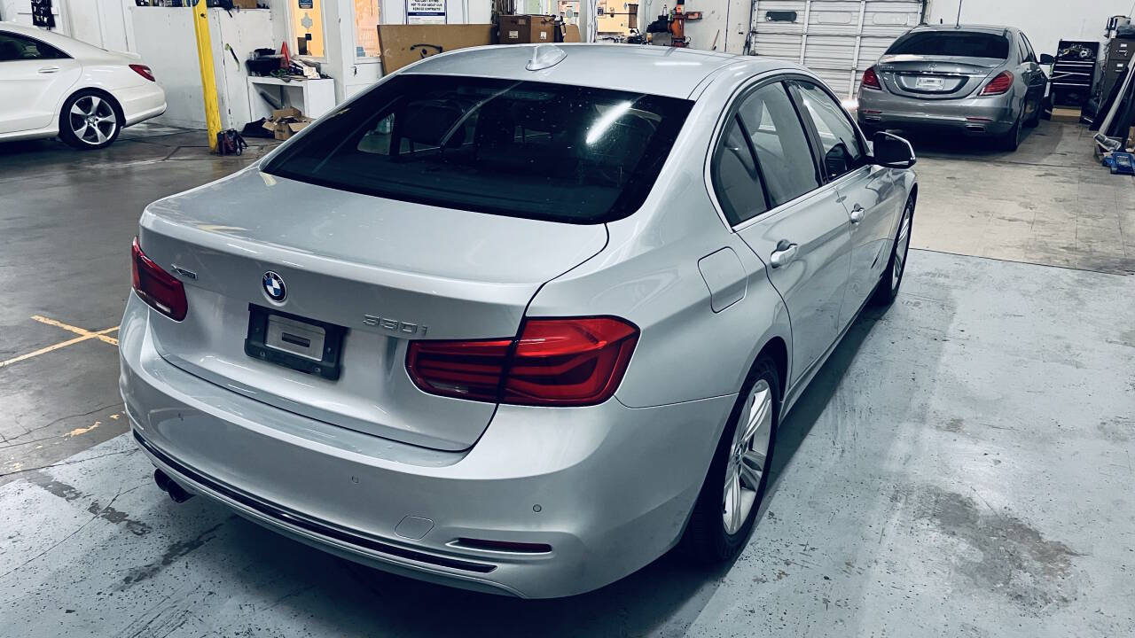 Used 2017 BMW 330i xDrive Sedan AWD/4WD image 9