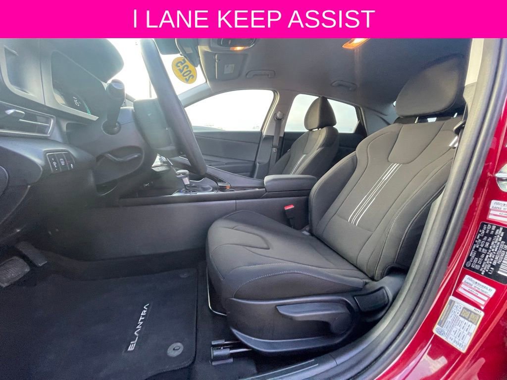 Used 2025 Hyundai Elantra Blue image 17