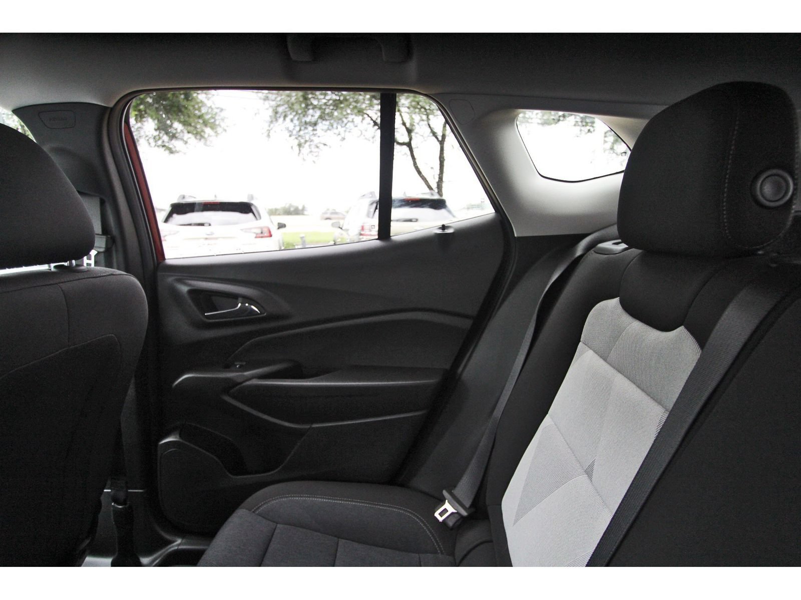 Used 2024 Chevrolet Trax LS w/ LS Convenience Package FWD image 11