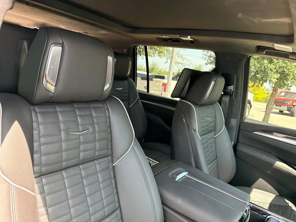 New 2026 Cadillac Escalade ESV Platinum Sport AWD/4WD image 38