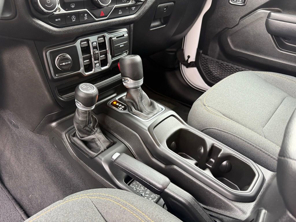 Used 2025 Jeep Gladiator Sport image 14