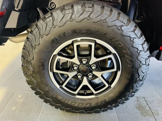 Used 2025 Jeep Wrangler Unlimited Rubicon AWD/4WD image 31