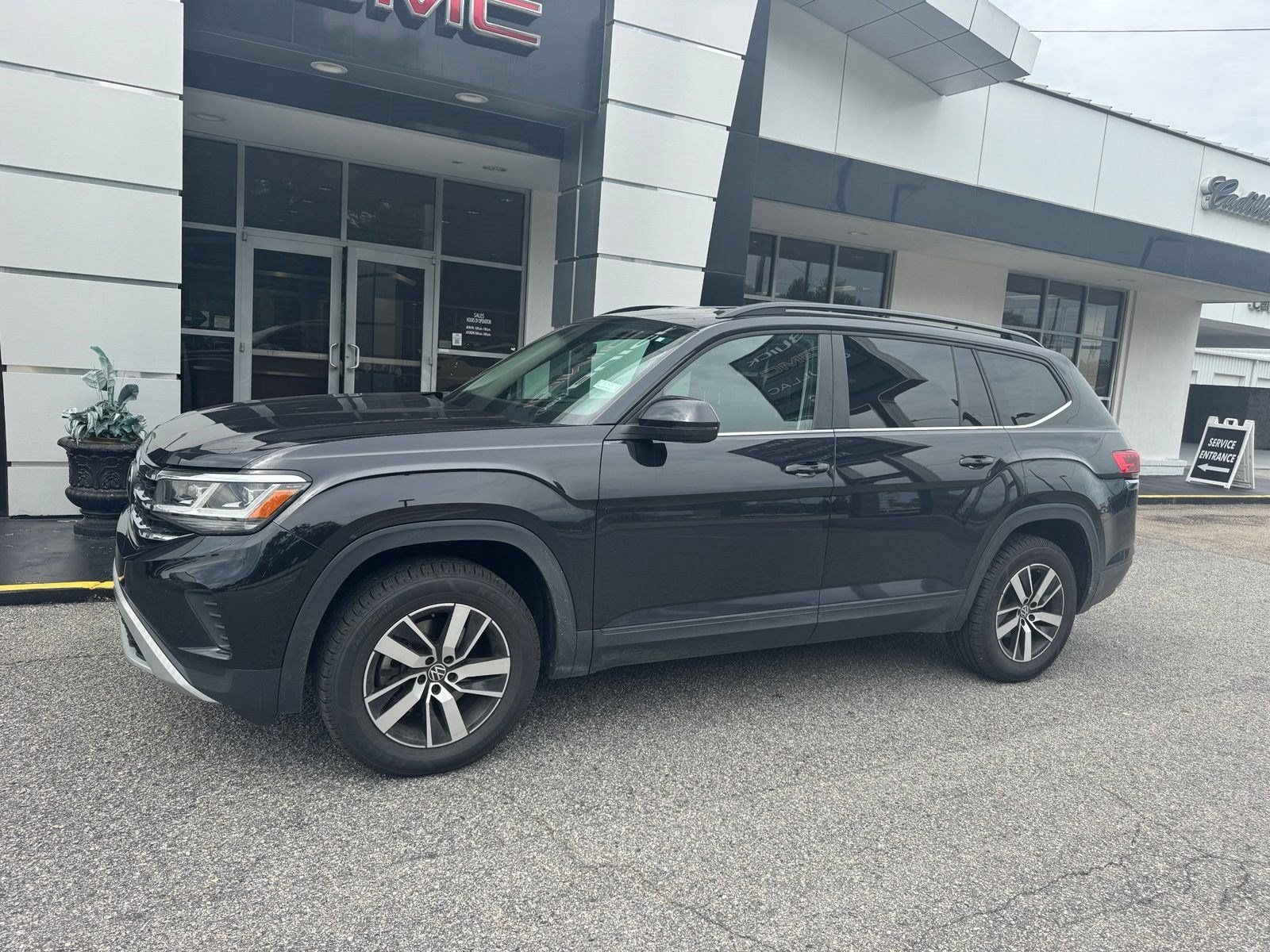 Used 2022 Volkswagen Atlas SE AWD/4WD image 2