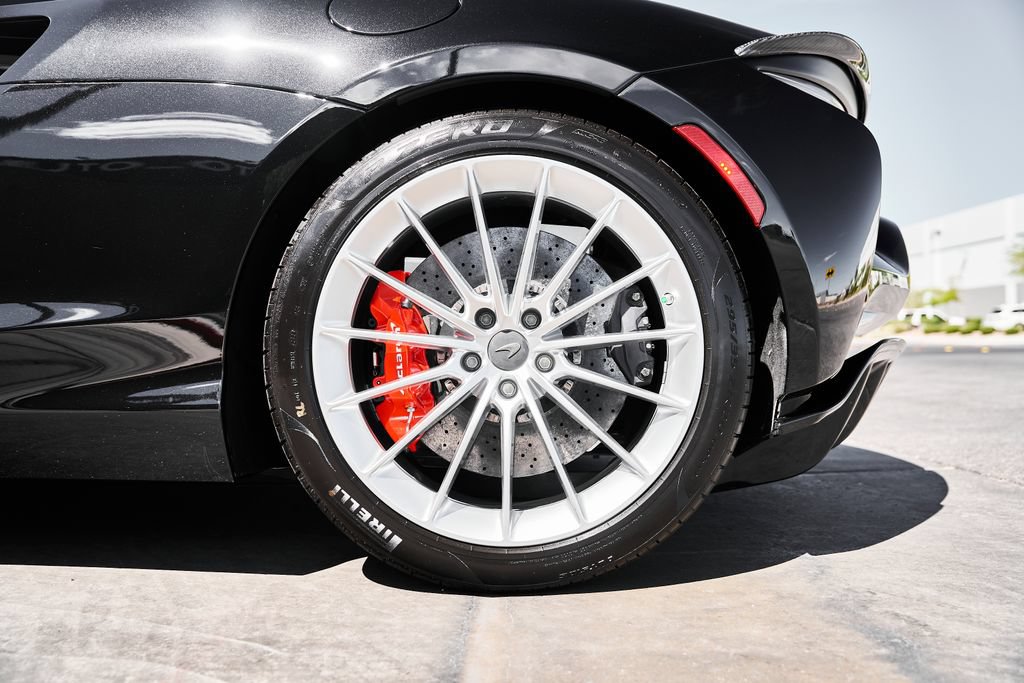 Used 2024 McLaren Artura RWD image 17