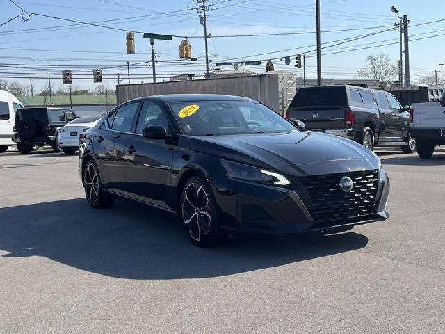 Used 2024 Nissan Altima 2.5 SR w/ SR Premium Package image 3