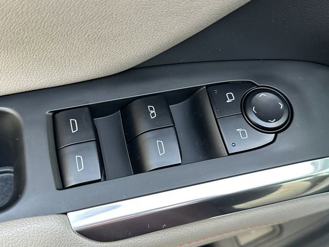 Used 2025 Chevrolet Traverse LT image 25