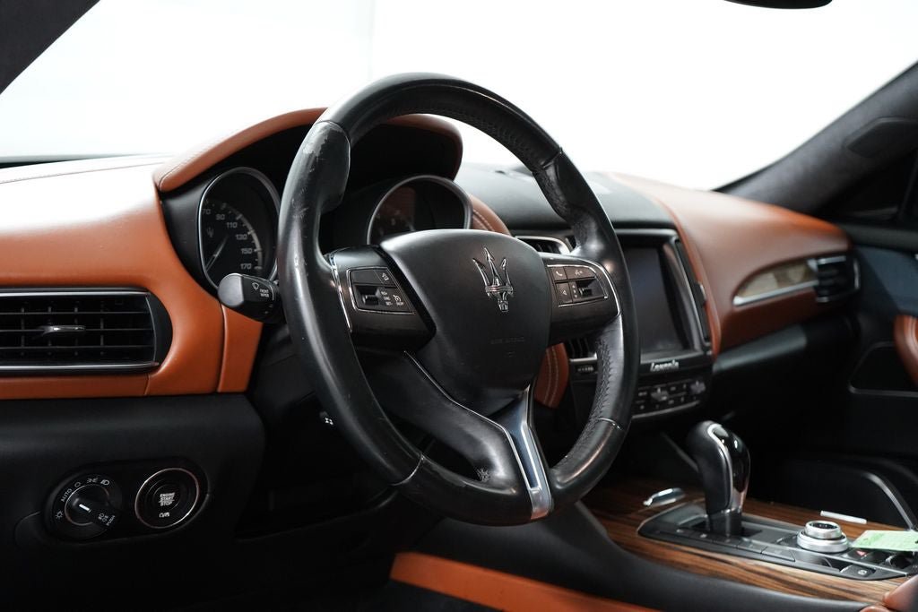 Used 2018 Maserati Levante GranLusso AWD/4WD image 12