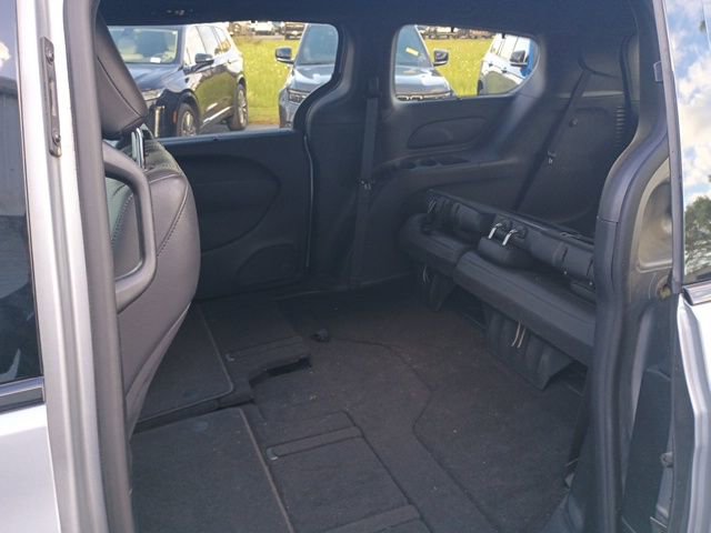 Used 2019 Chrysler Pacifica Touring-L image 8