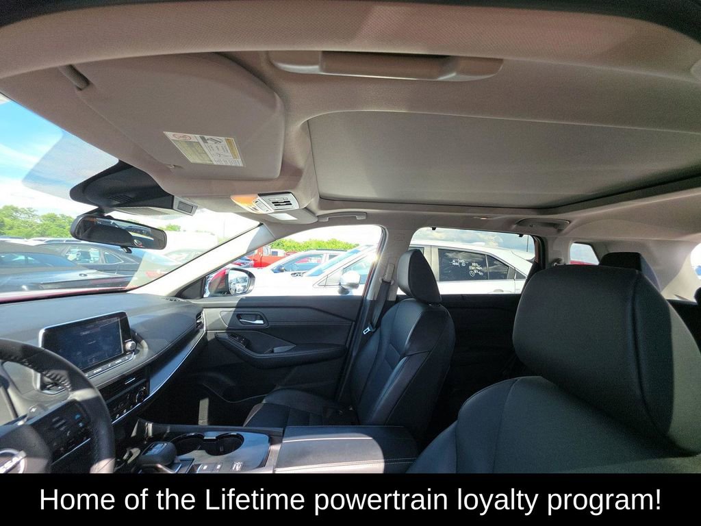 Used 2025 Nissan Rogue SV w/ SV Premium Package FWD image 5
