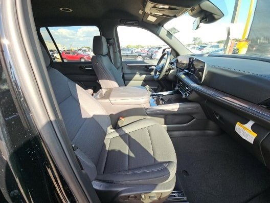 Used 2025 Chevrolet Suburban LS image 10