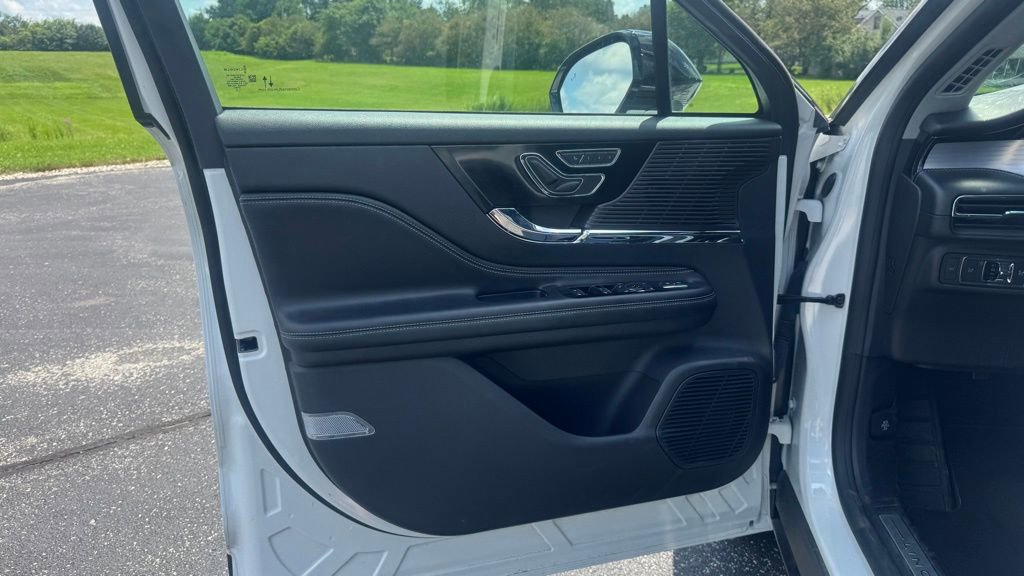 Used 2022 Lincoln Corsair FWD w/ Equipment Group 101A image 9