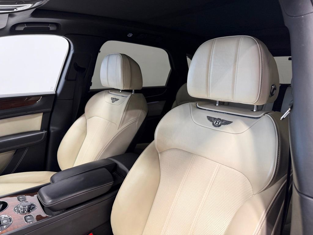 Used 2018 Bentley Bentayga Mulliner AWD/4WD image 4