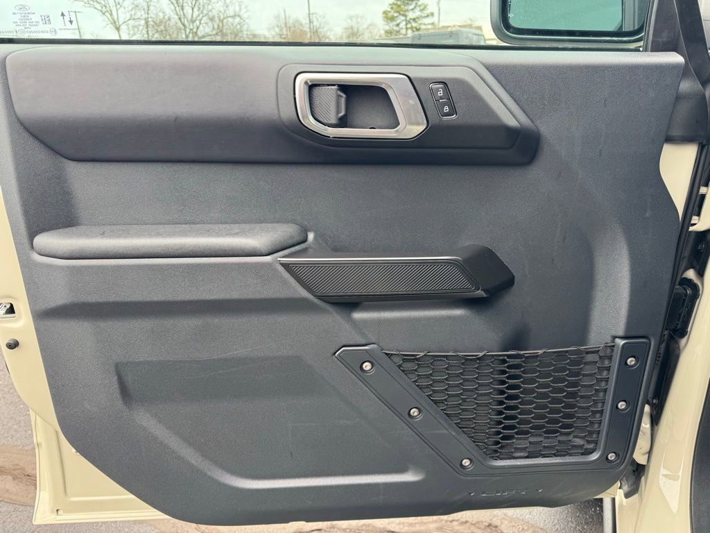 Used 2025 Ford Bronco Badlands image 2