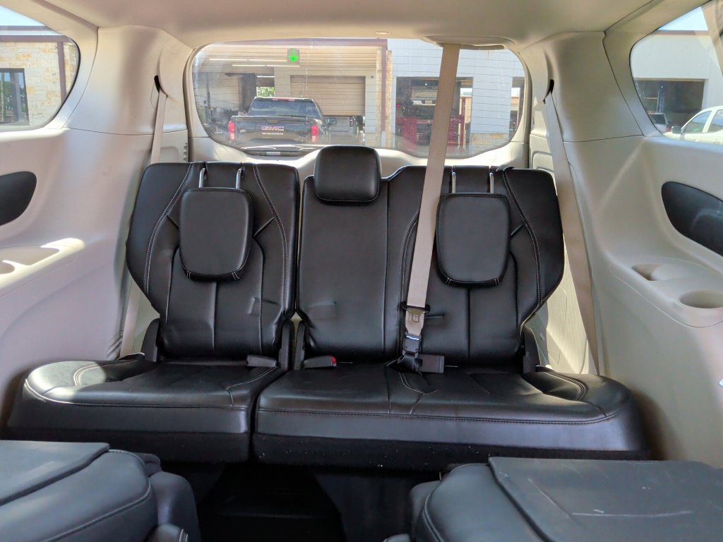 Used 2023 Chrysler Pacifica Touring-L FWD image 35