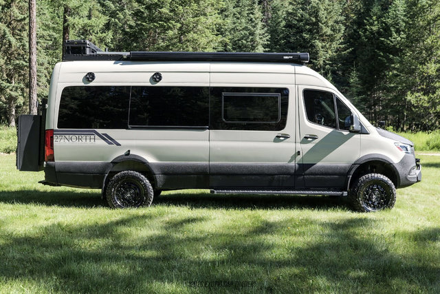 Used 2024 Mercedes-Benz Sprinter 2500 image 9