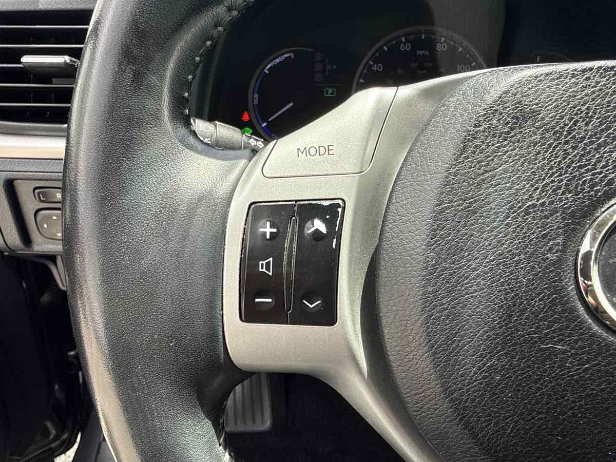 Used 2011 Lexus CT 200h Premium w/ Leather Pkg FWD image 25