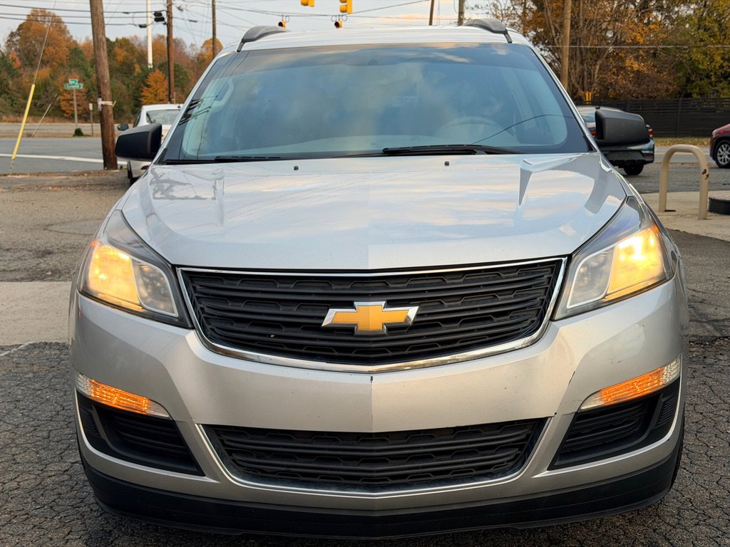 Used 2016 Chevrolet Traverse LS image 2