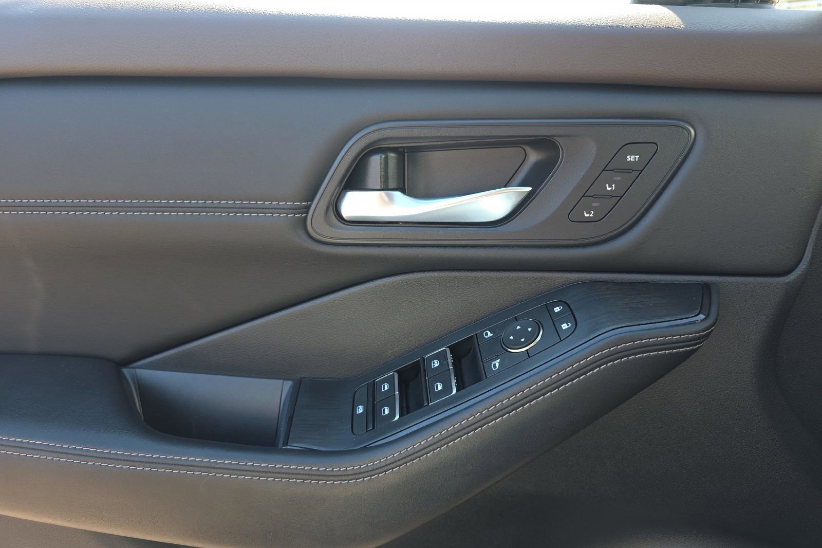 Used 2023 Nissan Rogue SL w/ SL Premium Package image 11