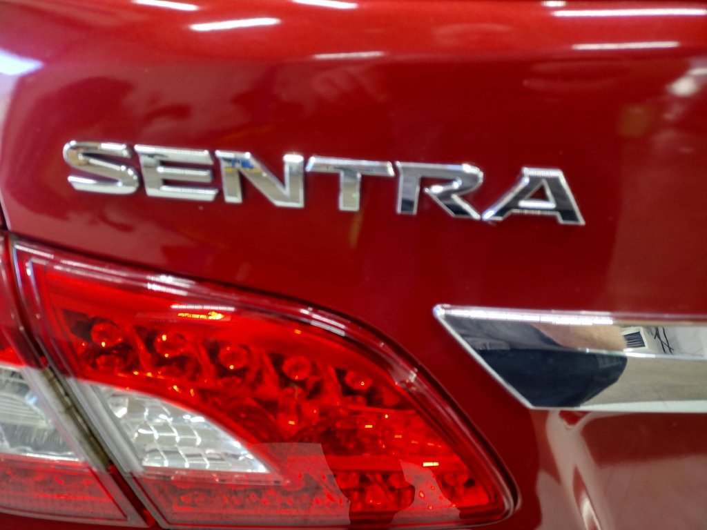 Used 2014 Nissan Sentra SR w/ Premium Package FWD image 17