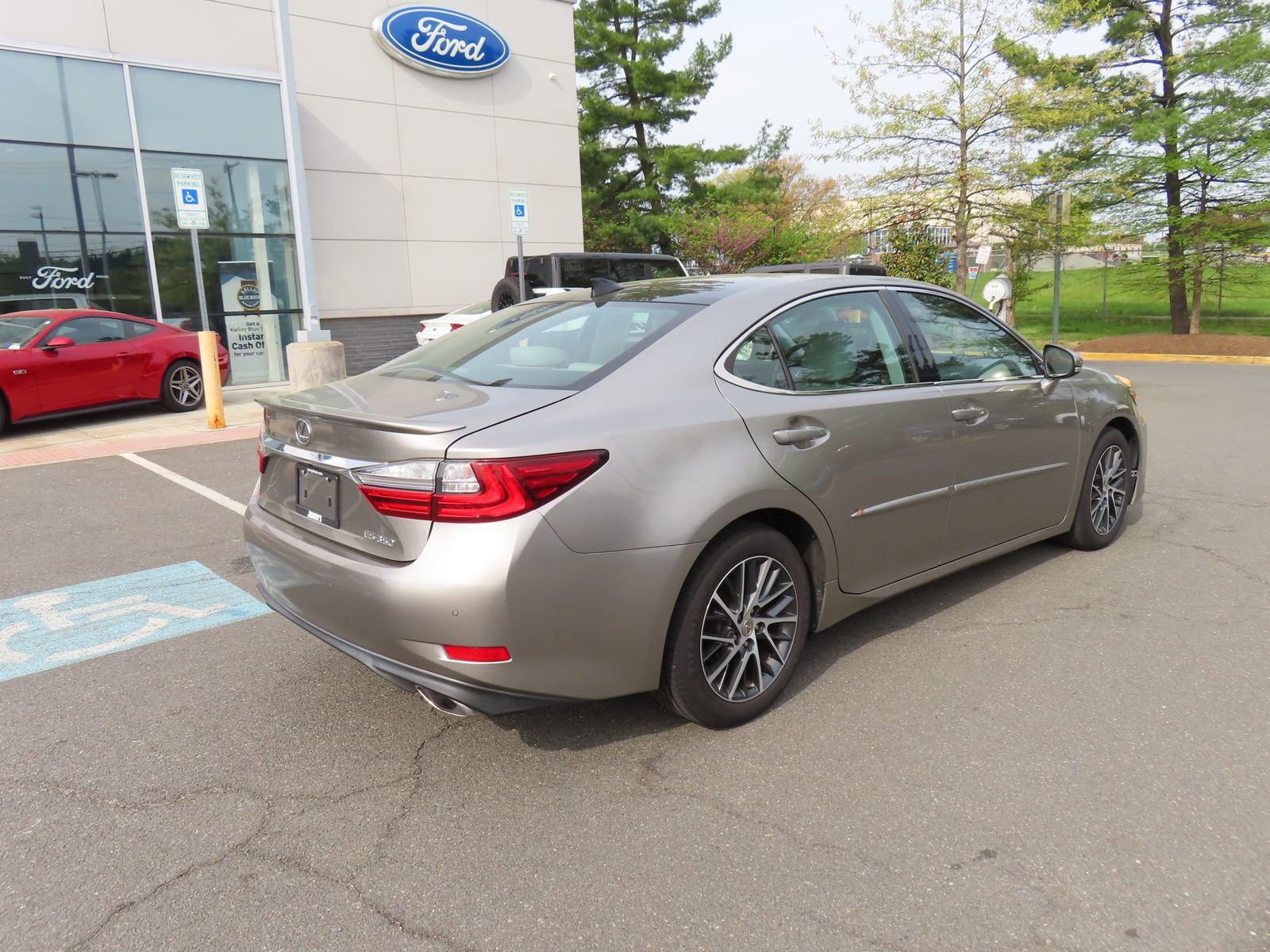Used 2017 Lexus ES 350 w/ Luxury Package image 5