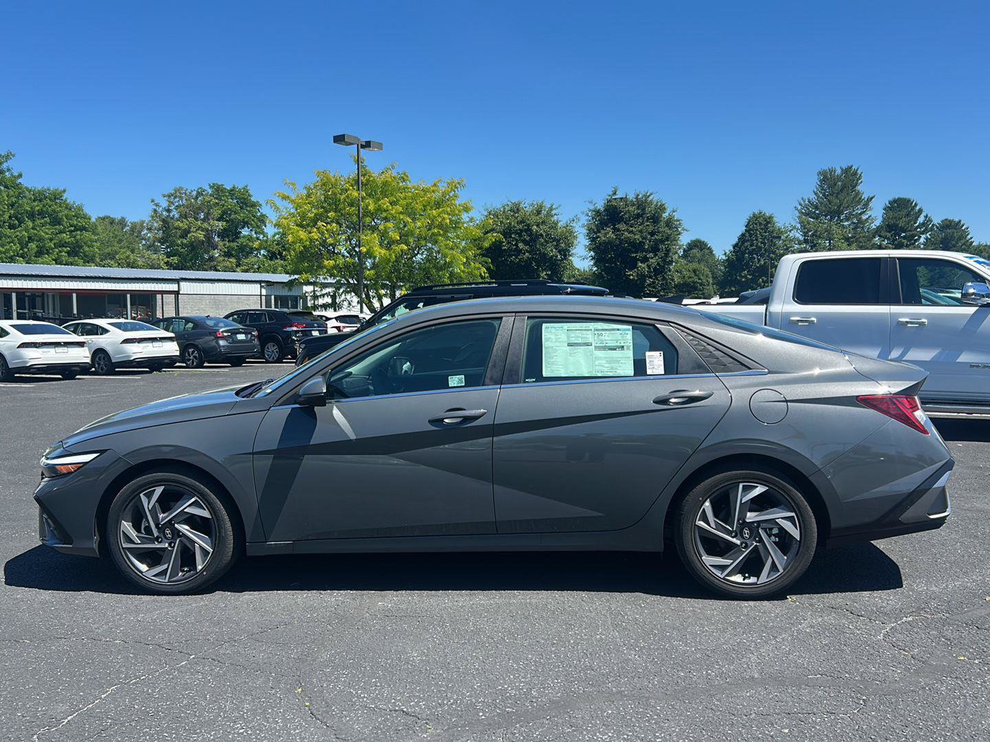 Certified 2025 Hyundai Elantra Limited FWD image 4